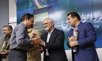 تقدیر استاندار خوزستان از مدیر روابط عمومی شرکت توزیع نیروی برق خوزستان در همایش پاسداشت روز ملی روابط عمومی و ارتباطات